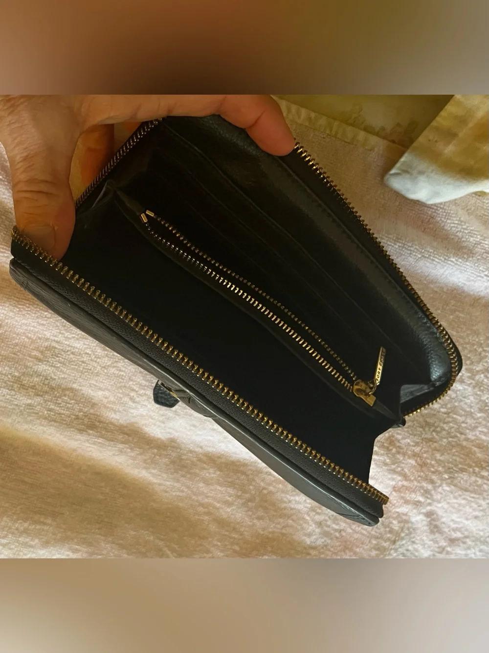 Tory Burch soft Black Leather Zip-Around Wallet excellent condition